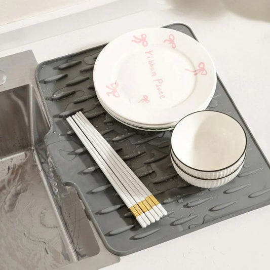 🔥Only ￡9.99⏰Last Sale 50% OFF💥No-Spill Silicone Worktop Saver – Heat-Resistant & Non-Slip Mat for Drip-Free Drying
